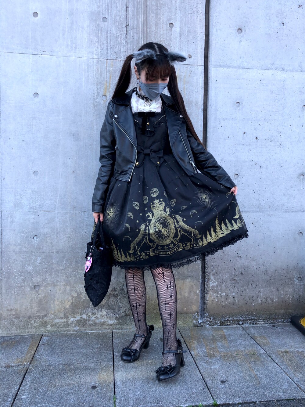 「ロリータ、参戦服」｜「Angelic Prettyのアイテム（ジャンパースカート、ブラック系）」を使った、ララさん（レディース・157cm）の秋コーディネートの1枚目の写真