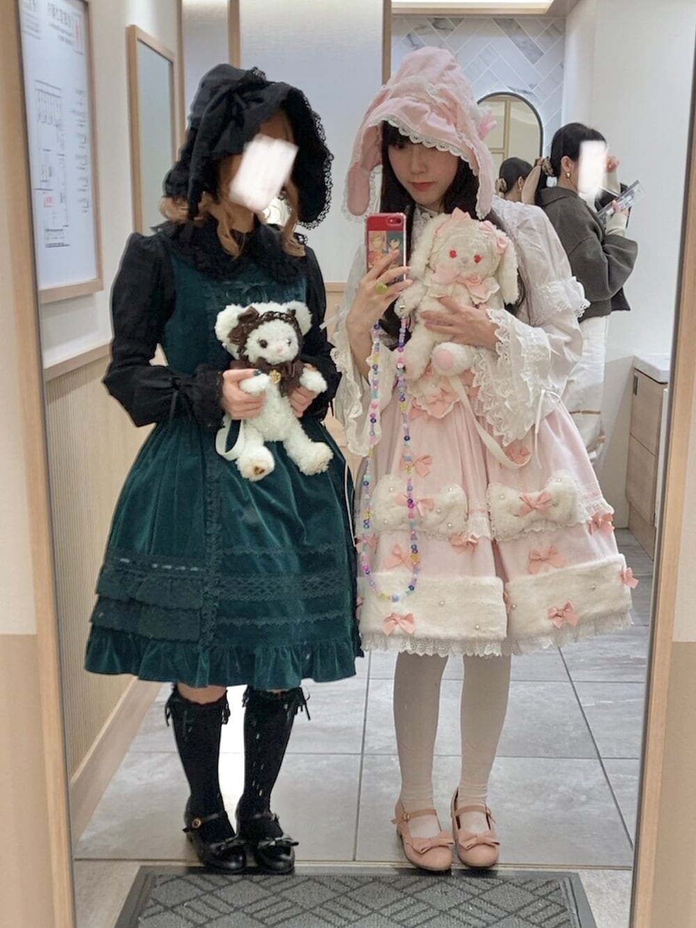 「ロリータ、ロリィタ、甘ロリ、ピンク×白」｜「BABY,THE STARS SHINE BRIGHTのアイテム（ジャンパースカート、ピンク系）」を使った、ララさん（レディース・157cm）の冬コーディネートの1枚目の写真