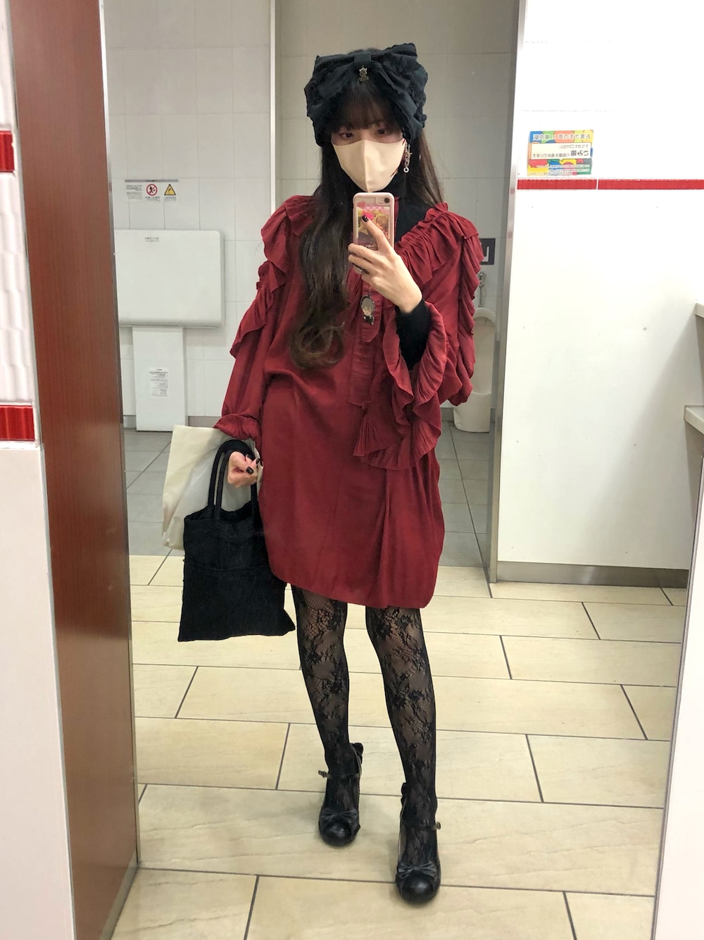 「参戦服」｜「靴下屋の靴下屋/ レーシーフラワー　ラッセルタイツ（タイツ/ストッキング、ブラック系）」を使った、ララさん（レディース・157cm）の秋コーディネートの1枚目の写真