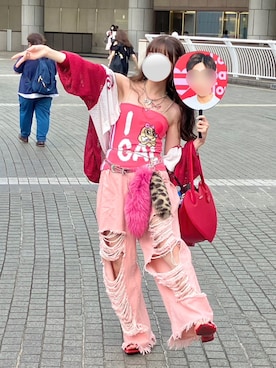 「アイテム（チューブトップ）」を使った、ララさん（レディース・157cm）の秋コーディネート