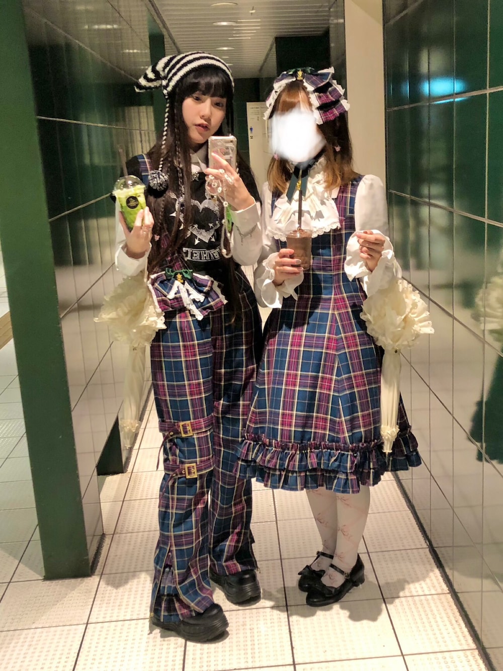 「y2k、ファッションを楽しもう、グリーン×ピンク、ロリータ」｜「ALICE and the PIRATESのアイテム（パンツ、グリーン系）」を使った、ララさん（レディース・157cm）の秋コーディネートの1枚目の写真