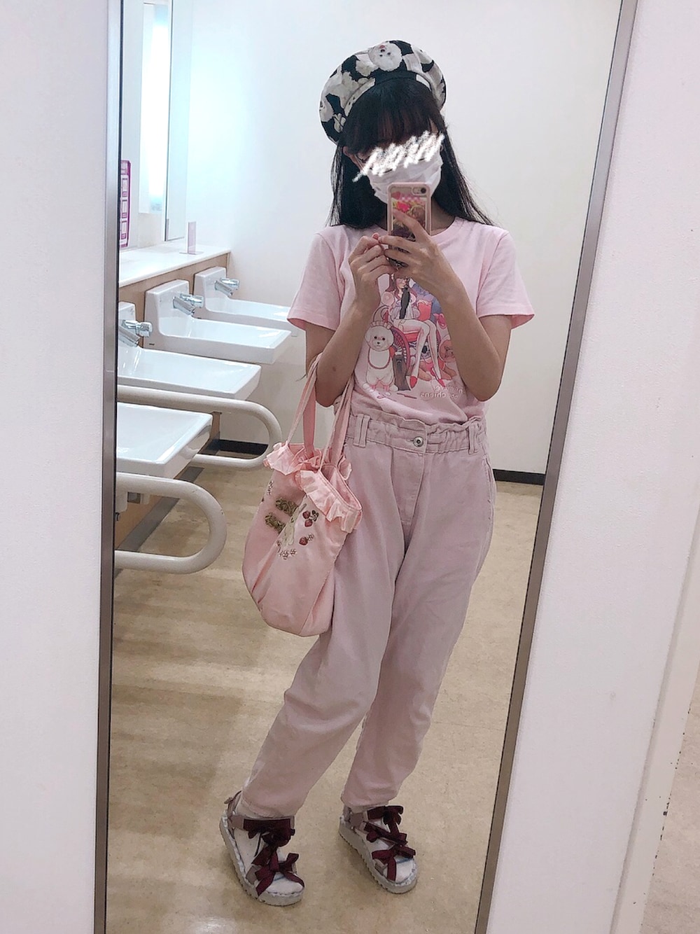 「ピンクコーデ、Tシャツ」｜「ZARAのアイテム（パンツ、ピンク系）」を使った、ララさん（レディース・157cm）の夏コーディネートの1枚目の写真