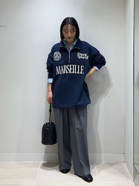 「アイテム（スウェット、ブルー系）」を使った、momoka ikedaさん（レディース・157cm）の秋コーディネート