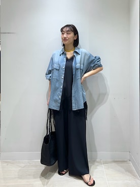 「GALLARDAGALANTE（ガリャルダガランテ）の【驚くほど軽い！】シアーデニムシャツ（シャツ/ブラウス、ブルー系）」を使った、momoka ikedaさん（レディース・157cm）の春コーディネート