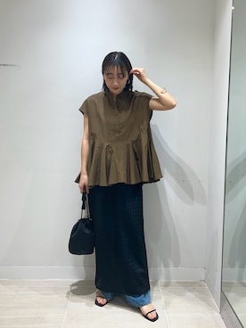 「GALLARDAGALANTE（ガリャルダガランテ）のノースリフレアブラウス（シャツ/ブラウス、ブラウン系）」を使った、momoka ikedaさん（レディース・157cm）の夏コーディネート