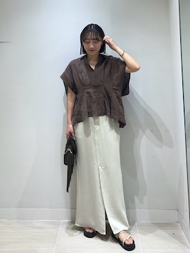 「GALLARDAGALANTE（ガリャルダガランテ）のカーブバングル（バングル/リストバンド、ゴールド系）」を使った、momoka ikedaさん（レディース・157cm）の夏コーディネート