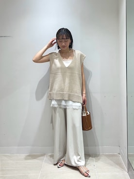「GALLARDAGALANTE（ガリャルダガランテ）のサイドスリットニット（ニット/セーター、ベージュ系）」を使った、momoka ikedaさん（レディース・157cm）の春コーディネート