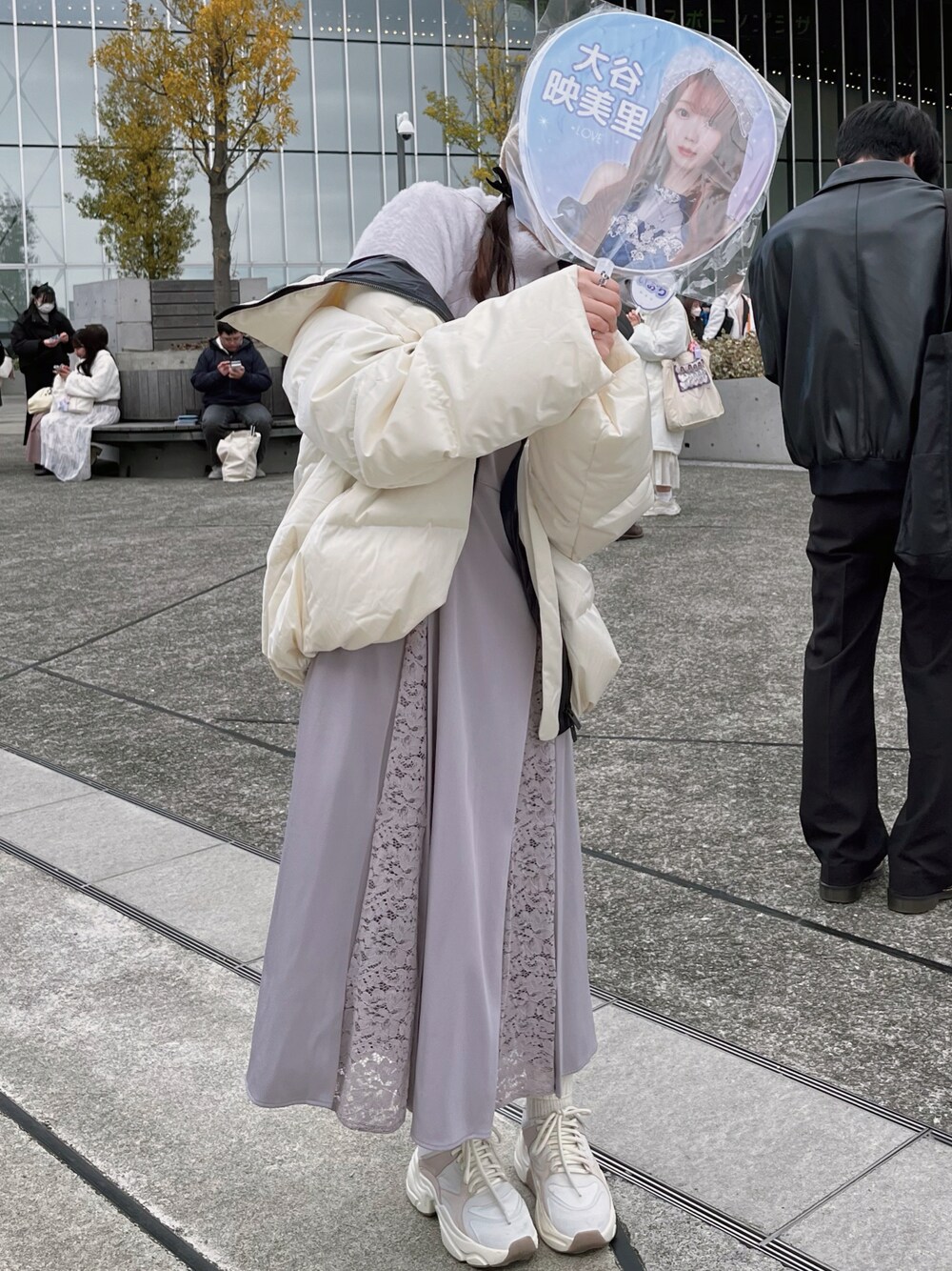 「休日スタイル、オトナ女子、春服、厚底シューズ、ユニクロ、UNIQLO、お洒落さんとつながりたい、ワントーンコーデ、シンプル、パープル、ホワイト、ミッシュマッシュ、マーキュリーデュオ(MERCURYDUO)、低身長、低身長コーデ」｜「UNIQLOのダウンボリュームジャケット（ジャケット/アウター、ホワイト系）」を使った、けろさん（レディース・150cm）の春コーディネートの1枚目の写真