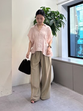 「GALLARDAGALANTE（ガリャルダガランテ）のダブルタックパンツ（その他パンツ、ベージュ系）」を使った、SERIさん（レディース・156cm）の夏コーディネート