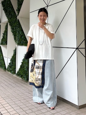 「GALLARDAGALANTE（ガリャルダガランテ）の【HERITANOVUM】ロングテールTシャツ（シャツ/ブラウス、ホワイト系）」を使った、SERIさん（レディース・156cm）の春コーディネート