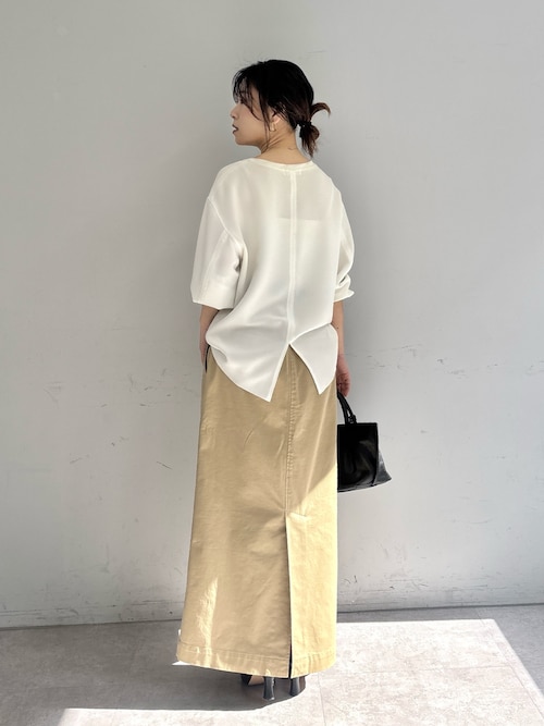 セール】【ジャケットやカーデのインナーに！】バックスリットブラウス