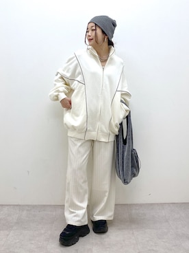 「アイテム（ニットキャップ/ビーニー、グレー系）」を使った、Chisaさん（レディース・154cm）の冬コーディネート