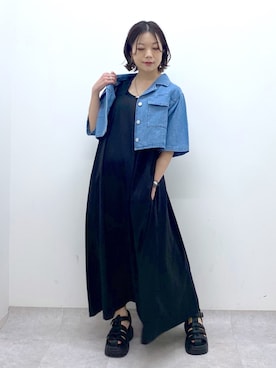 「ショート丈トップス」｜「アイテム（ジャンパースカート）」を使った、Chisaさん（レディース・154cm）の春コーディネート