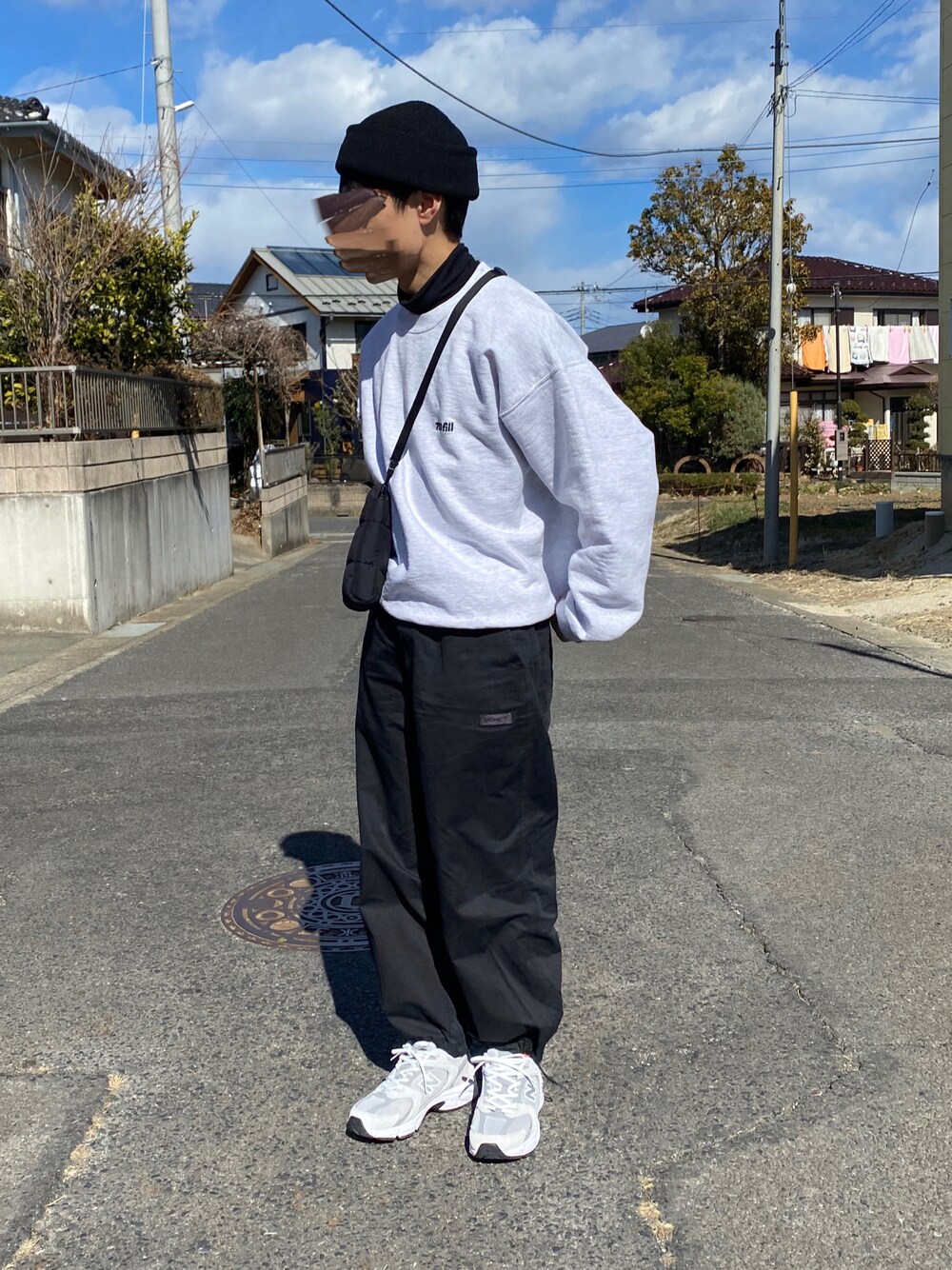 NEW BALANCEのアイテムを使った「黒タートルネック」の人気