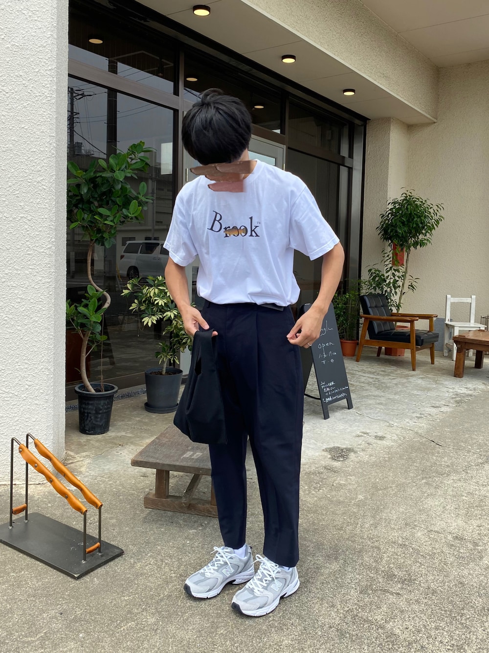 NEW BALANCEのアイテムを使った「ネイビーパンツ」の人気