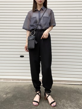 「SENSE OF PLACE by URBAN RESEARCH（センスオブプレイスバイアーバンリサーチ）のベルテッドヘムパンツ（その他パンツ、ブラック系）」を使った、RURIさん（レディース・169cm）の秋コーディネート