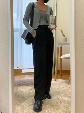 「サテンパンツ」｜「アイテム（その他シューズ）」を使った、栞里さん（レディース・147cm）の秋コーディネート
