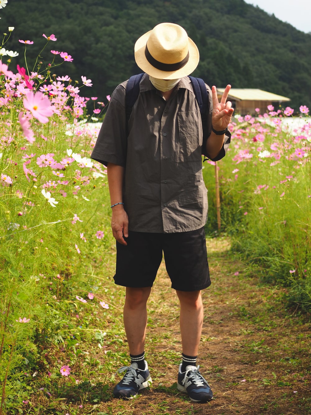 「MARGARET HOWEEL、N.HOOLYWOOD、supreme、New Balance、bingobrothers、PORTER、CASIO、G-SHOCK、M1300、ストローハット、スニーカー、シャツスタイル、ビッグシルエット、休日スタイル、ラブアンドピース2021」｜「MARGARET HOWELLの麦わら帽子（ハット、ベージュ系）」を使った、Fさん（メンズ・169cm）の秋コーディネートの1枚目の写真