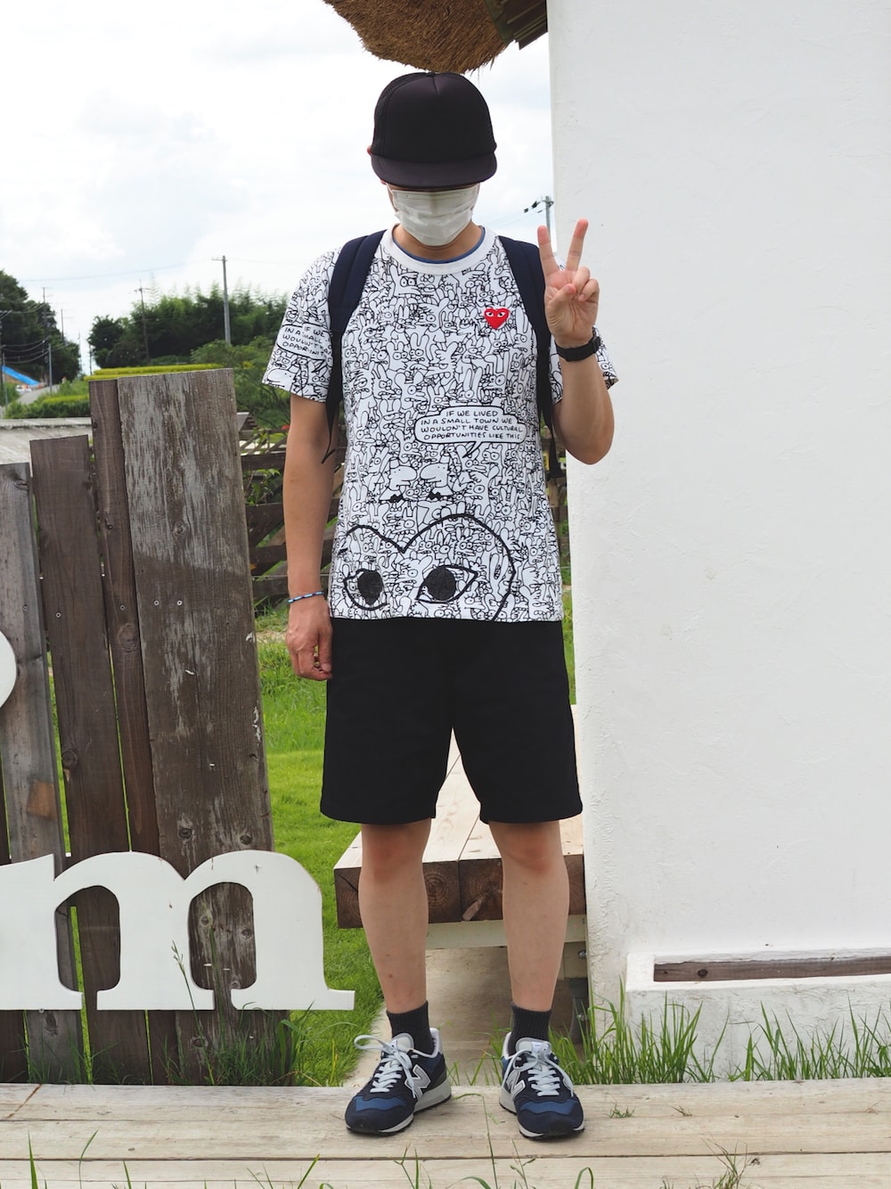 「PLAY comme des garcons、supreme、New Balance、TAKAHIROMIYASHITA The SoloIst.、N.HOOLYWOOD、bingobrothers、PORTER、CASIO、M1300、G-SHOCK、the simpsons、総柄Tシャツ、休日コーデ、モノトーンコーデ、ラブアンドピース2021」｜「TAKAHIROMIYASHITATheSoloIst.のアイテム（キャップ、ブラック系）」を使った、Fさん（メンズ・169cm）の秋コーディネートの1枚目の写真