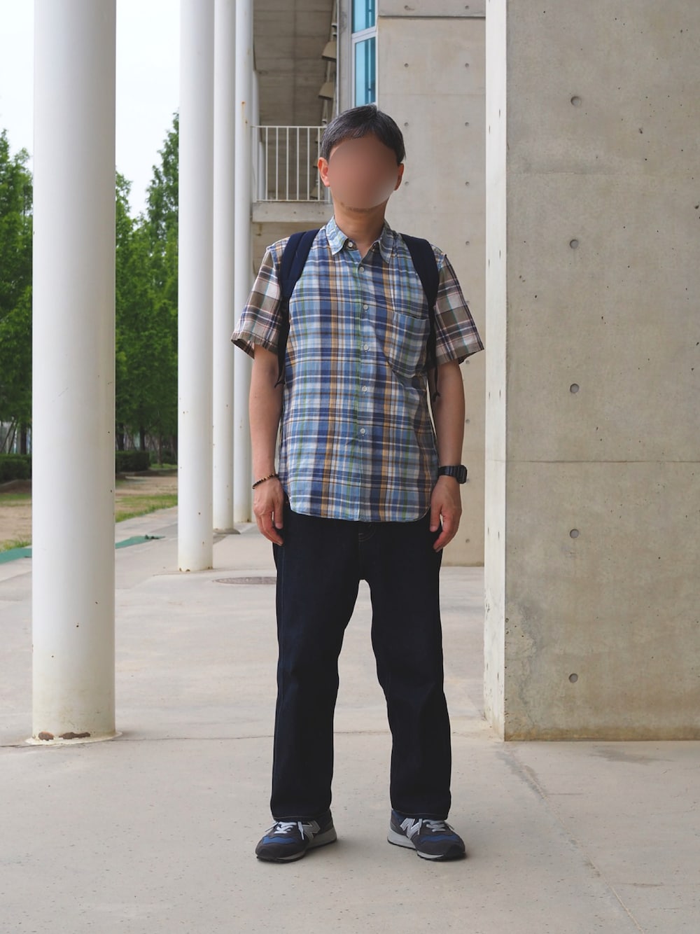 「COMME des GARCONS HOMME、JUNYA WATANABE MAN、Levi's、N.HOOLYWOOD、PORTER、CASIO、G-SHOCK、New Balance、505、JAM HOME MADE、サルエルデニム、柄シャツ、チェックシャツ、初夏コーデ、休日コーデ」｜「JUNYA WATANABE MANのアイテム（デニムパンツ、ブルー系）」を使った、Fさん（メンズ・169cm）の夏コーディネートの1枚目の写真
