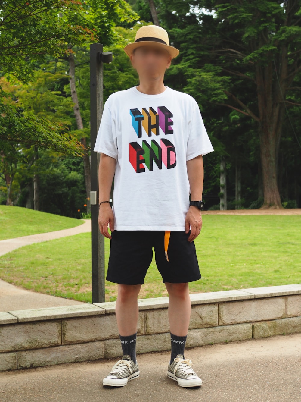 「MARGARET HOWELL、undercover、supreme、N.HOOLYWOOD、CASIO、PORTER、converse、GU、プリントT、ストローハット、ワークパンツ、夏コーデ、休日スタイル、Tシャツコーデ、モノトーンコーデ」｜「MARGARET HOWELLの麦わら帽子（ハット、ベージュ系）」を使った、Fさん（メンズ・169cm）の夏コーディネートの1枚目の写真