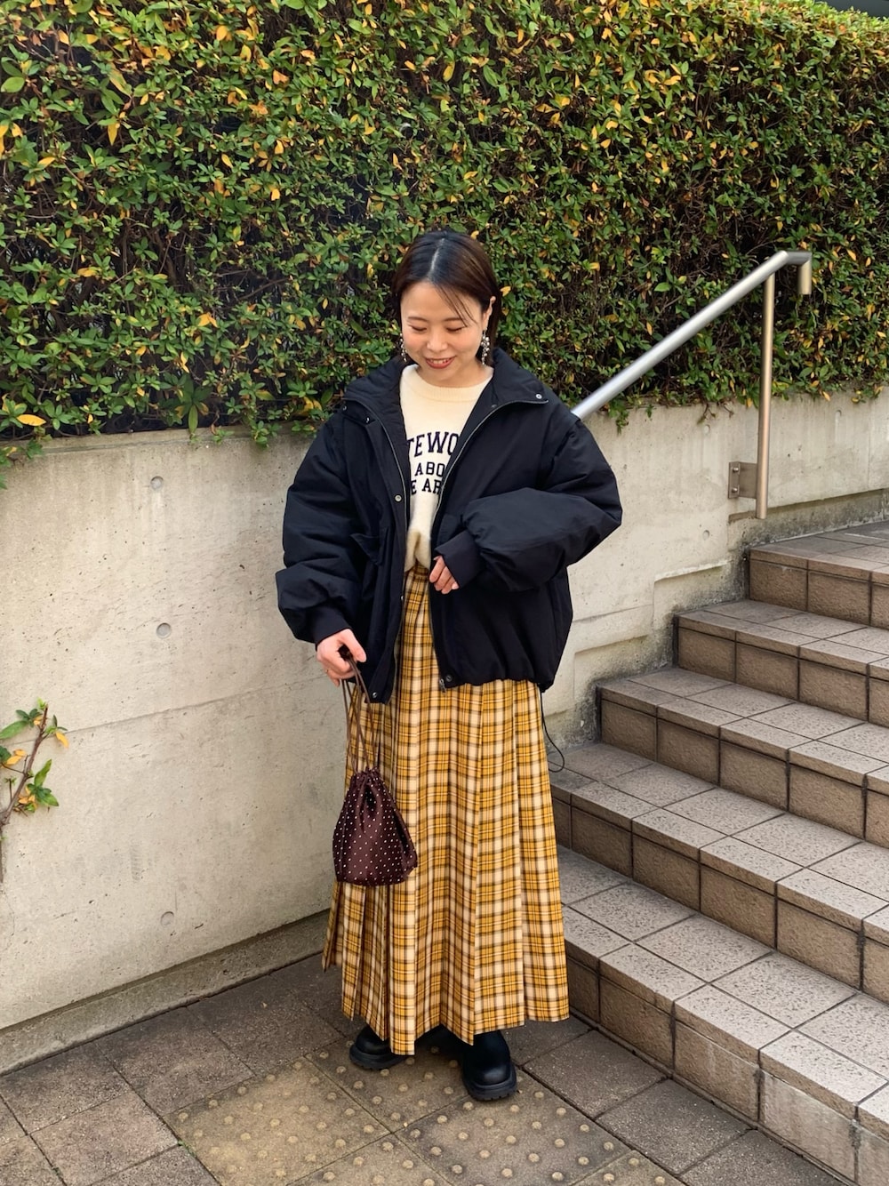 「真冬のあったかスタイル、大人カジュアル、休日スタイル、オトナ女子、大人可愛い、ラクチンコーデ、低身長コーデ、きれいめカジュアル、スカートスタイル、デート、イエベ春、チェック、チェックスカート、アラフォー、カジュアルコーデ」｜「CIAOPANIC TYPYの【マルチウェイ】BIGポケットスタンドワークアウター（ブルゾン、ブラック系）」を使った、ゆき☺︎さん（骨格ストレート・レディース・156cm）の冬コーディネートの1枚目の写真