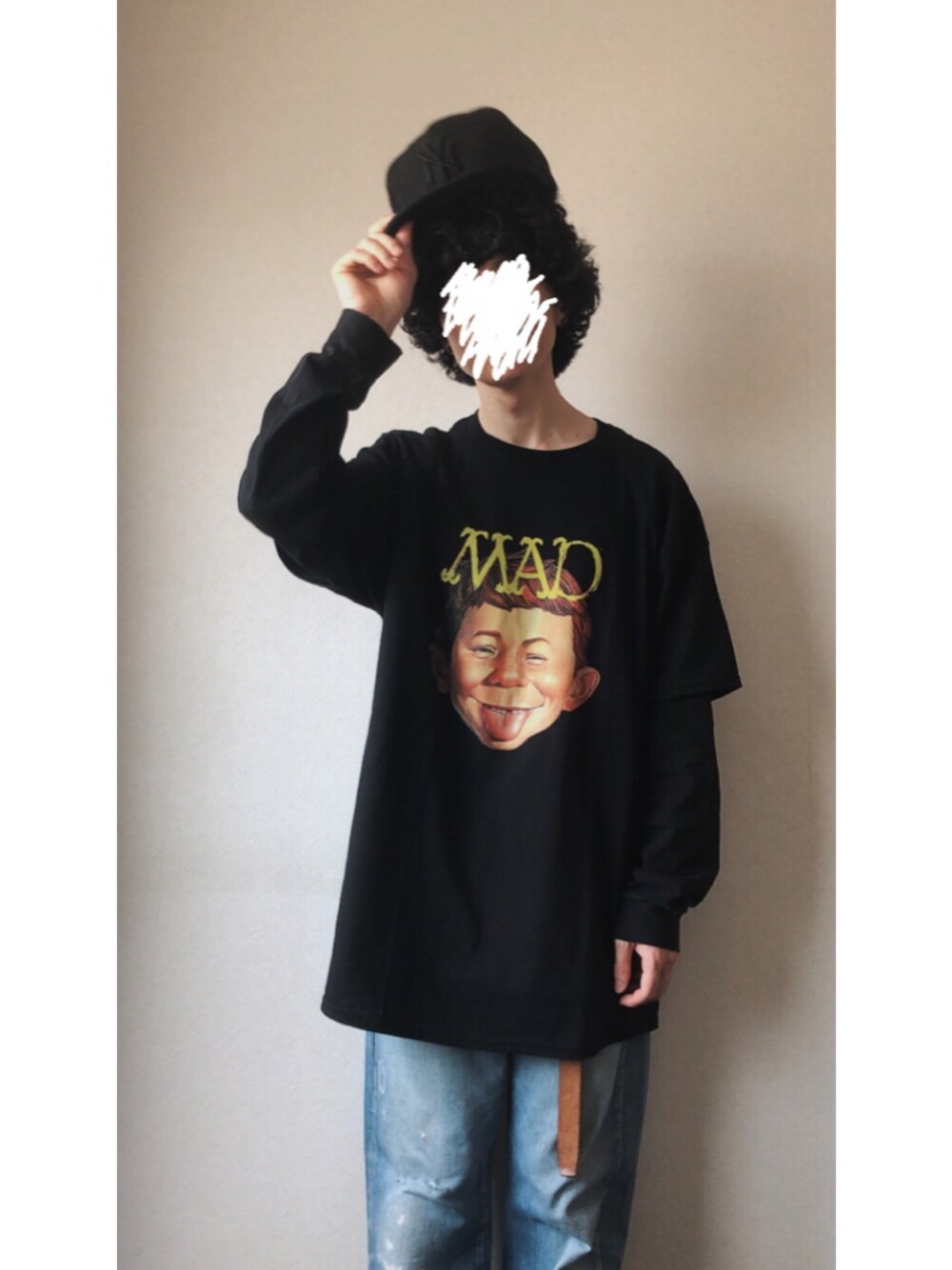 「キャップ、vintage、ヴィンテージ、古着、70's、90’s、デニム、Tシャツ、古着MIX、シンプル、休日スタイル、ブラック」｜「VINTAGEのアイテム（Tシャツ/カットソー、ブラック系）」を使った、Pさん（メンズ・165cm）の春コーディネートの1枚目の写真