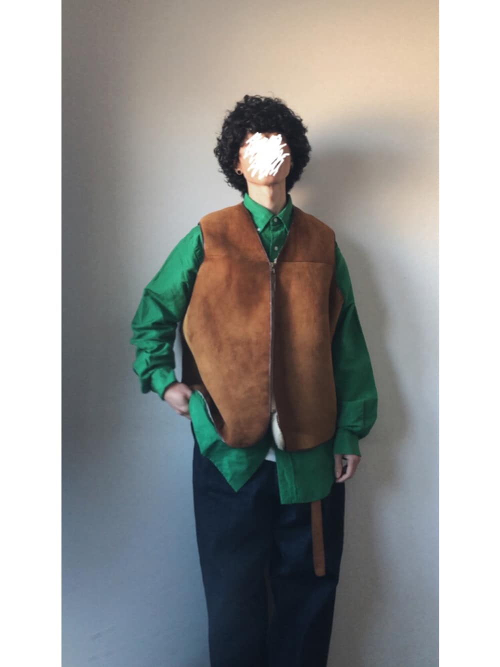 「古着MIX、古着、シャツスタイル、秋冬コーデ、シンプル、ベスト、デニム、vintage、ヴィンテージ、60’s、70's、80's、休日スタイル、ボア、レザー」｜「LENOのアイテム（シャツ/ブラウス、グリーン系）」を使った、Pさん（メンズ・165cm）の秋コーディネートの1枚目の写真