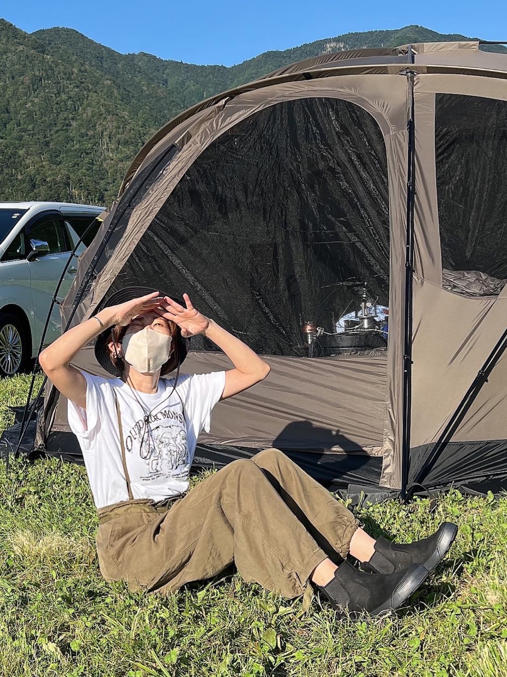 「秋のコーデ、キャンプ、キャンプスタイル、キャンプコーデ、アウトドアスタイル、チェルシーブーツ、keen、アウトドアモンスター」｜「THE NORTH FACEのザ・ノース・フェイス アウトドアナイロンハット / ブリマーハット（ハット、ブラック系）」を使った、おまゆさん（レディース・154cm）の秋コーディネートの1枚目の写真