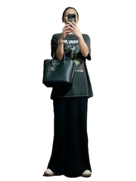 C5388 Tシャツ×ニットスカートコーデ Tシャツ/カットソーを使った「ニットスカート」の人気