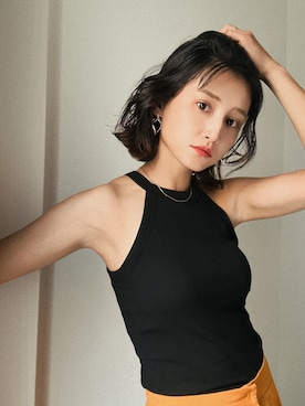「アイテム（パンツ、オレンジ系）」を使った、森岡朋奈さん（レディース・157cm）の秋コーディネート