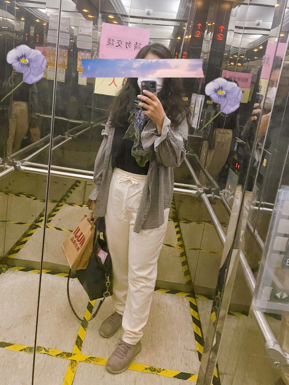 「sweatpants、スウェットパンツ、レディアゼル、白パンツ、秋コーデ、チェック、office style、missguided」｜「Missguidedのアイテム（スウェットパンツ、ホワイト系）」を使った、linlinさん（レディース・160cm）の秋コーディネートの1枚目の写真