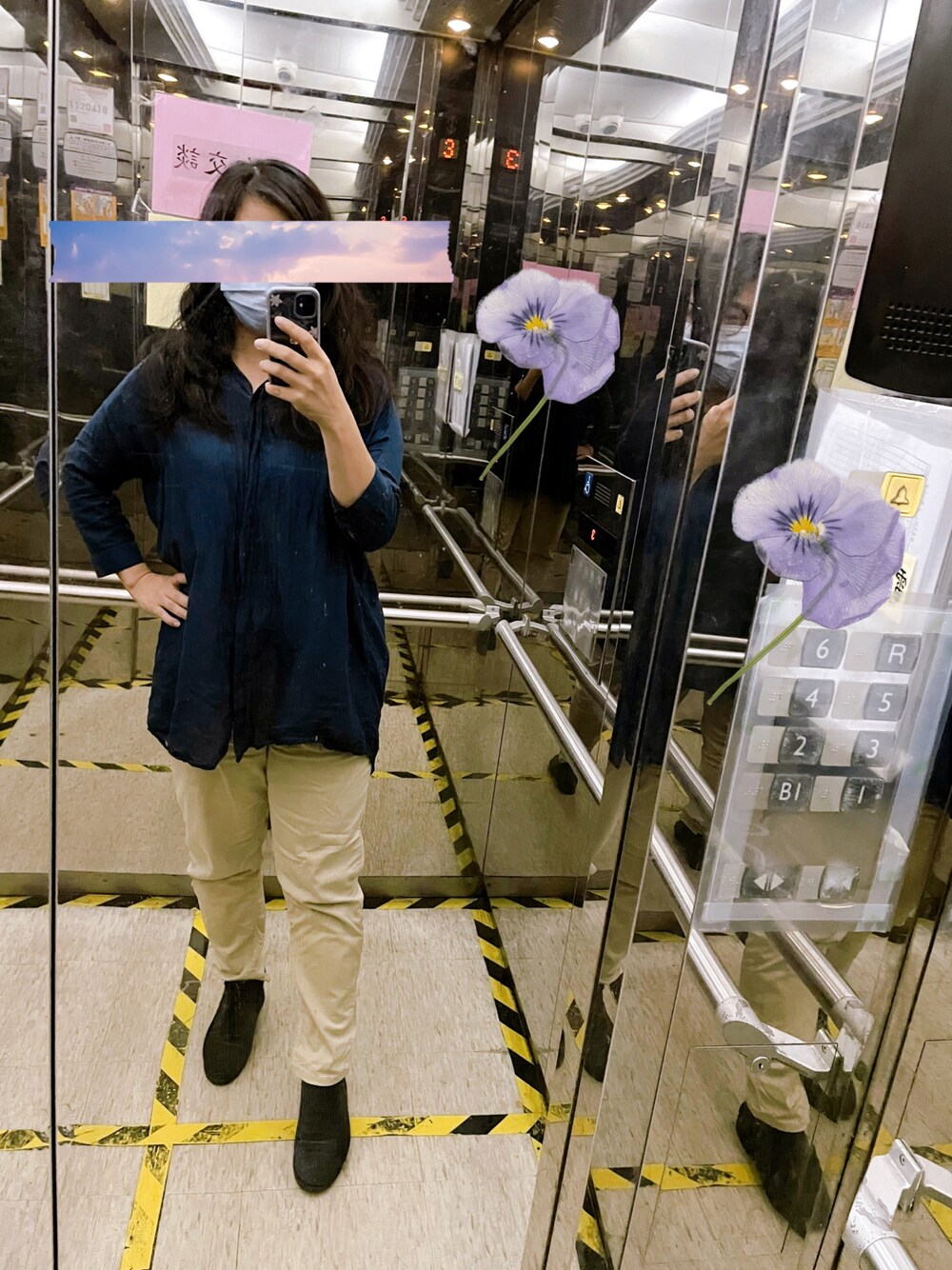 「beige、ベージュパンツ、navy、ネイビー、ZARA、TOPSHOP、office style、オフィスカジュアル」｜「ZARAのアイテム（シャツ/ブラウス、ブルー系）」を使った、linlinさん（レディース・160cm）の秋コーディネートの1枚目の写真