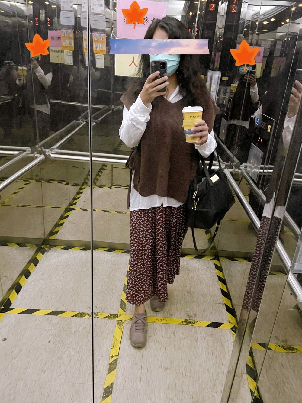「knit vest、Wide Pants、white shirt、office style、autumn look、秋コーデ」｜「Bimba y Lolaのアイテム（トートバッグ、ブルー系）」を使った、linlinさん（レディース・160cm）の秋コーディネートの1枚目の写真
