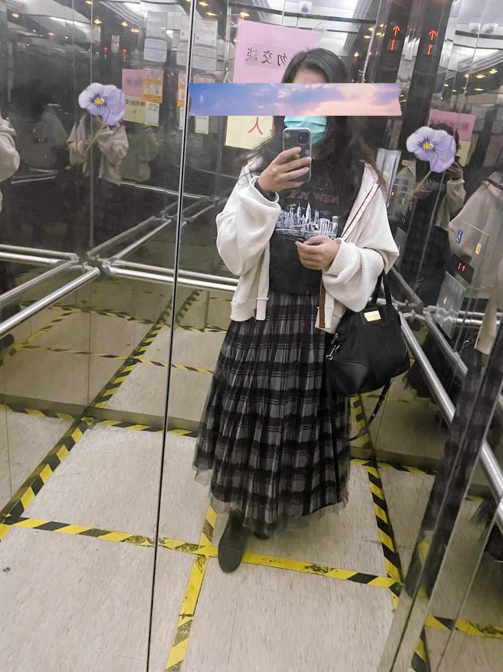 「REDYAZEL(REDYAZEL)、しまむら、bimbaylola、HKWORKSLONDON、寒くなってきた、秋コーデ、office style、cardigan、カーディガン、白いカーディガン、スウェット、tgif」｜「REDYAZELのイラストロゴロングＴシャツ（Tシャツ/カットソー、ブルー系）」を使った、linlinさん（レディース・160cm）の秋コーディネートの1枚目の写真