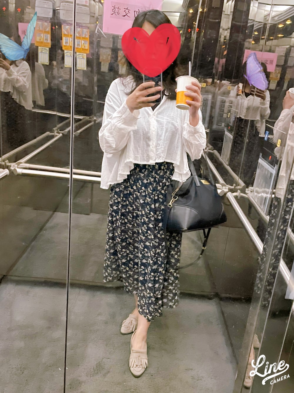 「はるコーデ、仕事コーデ、シロシャツ、花柄スカート、レトロガール、オリエンタルトラフィック、bimbaylola、ORiental TRaffic(ORiental TRaffic)、RETRO GIRL、office style、white shirt」｜「Bimba y Lolaのアイテム（トートバッグ、ブルー系）」を使った、linlinさん（レディース・160cm）の春コーディネートの1枚目の写真