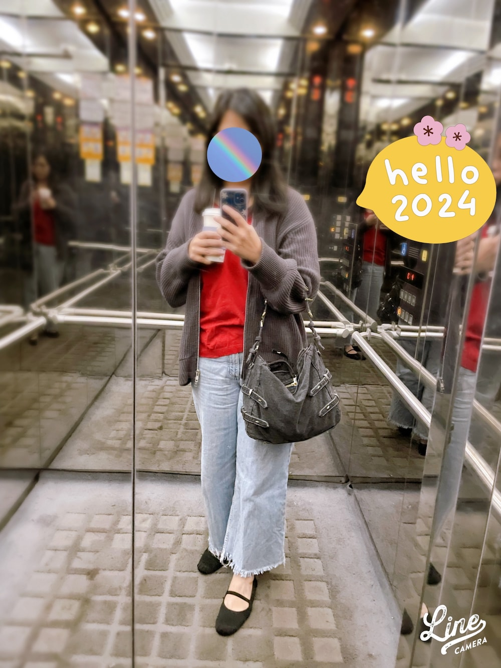 「ZARA、JEANASiS、denim、office style、デニム、カーディガン、デニムバッグ、赤いニット、バレエシューズ、あけおめ、2024」｜「ZARAのアイテム（デニムパンツ、ブルー系）」を使った、linlinさん（レディース・160cm）の冬コーディネートの1枚目の写真