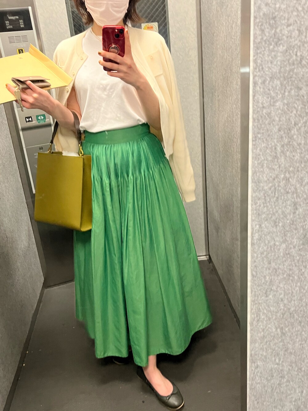 「春服、今日のコーデ、ootd、mamekurogouchi、mame、UNIQLO U、caban、HIEMS COR、kuruntokyo」｜「mameのアイテム（スカート、グリーン系）」を使った、まめぞうさん（レディース・166cm）の春コーディネートの1枚目の写真