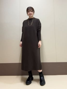 「UNTITLED（アンタイトル）の【ロング丈/ゆったりシルエット】テントライン ニットワンピース（ワンピース、ブラウン系）」を使った、Atsumiさん（レディース・158cm）の秋コーディネート