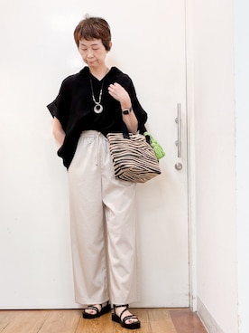 「SHOO・LA・RUE（シューラルー）の【ひんやり/S-LL/洗濯機可】インせず着られる 裾タック スキッパーシャツ（シャツ/ブラウス、ブラック系）」を使った、みぃさん（レディース・159cm）の夏コーディネート