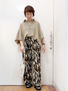 「SHOO・LA・RUE（シューラルー）の【洗濯後しわになりにくい/体型カバー】大人の抜け感 ポンチョ風ゆったりカラーシャツ（シャツ/ブラウス、ベージュ系）」を使った、みぃさん（レディース・159cm）の春コーディネート