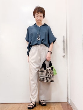 「SHOO・LA・RUE（シューラルー）の【ひんやり/S-LL/洗濯機可】インせず着られる 裾タック スキッパーシャツ（シャツ/ブラウス、ブルー系）」を使った、みぃさん（レディース・159cm）の夏コーディネート