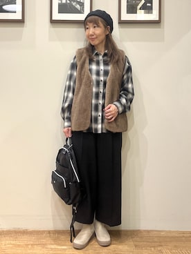 「SHOO・LA・RUE（シューラルー）の重ねるだけでこなれコーデに ふわふわフェイクファーベスト（ベスト、イエロー系）」を使った、まつみさん（レディース・162cm）の秋コーディネート