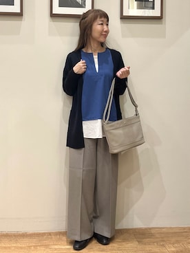 「SHOO・LA・RUE（シューラルー）の【体型カバー/洗濯機可/ポケット付き】ゆるシルエット もちもち ボタンレスカーディガン（カーディガン/ボレロ、ブラック系）」を使った、まつみさん（レディース・162cm）の秋コーディネート