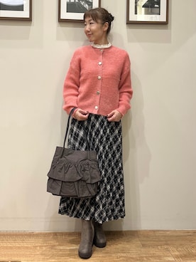 「SHOO・LA・RUE（シューラルー）の【S-LL】ゆるもこ シャギーニットカーディガン（カーディガン/ボレロ、ピンク系）」を使った、まつみさん（レディース・162cm）の秋コーディネート
