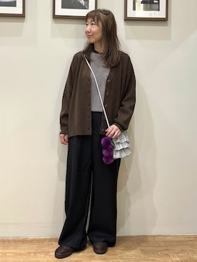 「SHOO・LA・RUE（シューラルー）の【毛玉になりにくい/S-LL/洗濯機可/体型カバー】Vネックゆったりカーディガン（カーディガン/ボレロ、ブラウン系）」を使った、まつみさん（レディース・162cm）の秋コーディネート