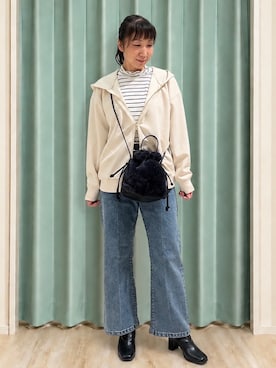 「SHOO・LA・RUE（シューラルー）のカシミアタッチ吸湿発熱ハイネックインナー（Tシャツ/カットソー、ブラック系）」を使った、まつみさん（レディース・162cm）の秋コーディネート