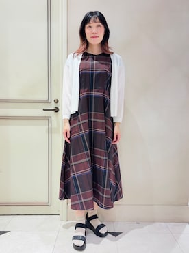 「grove（グローブ）の高評価！【接触冷感／UVカットetc】ベーシックショートカーディガン（カーディガン/ボレロ、ホワイト系）」を使った、あみぴーさん（レディース・170cm）の夏コーディネート