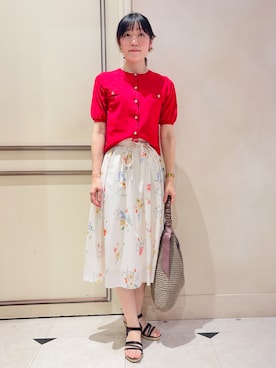「couture brooch（クチュールブローチ）の【洗える・着映え】ビジューボタン 半袖カーディガン（カーディガン/ボレロ、レッド系）」を使った、あみぴーさん（レディース・170cm）の春コーディネート