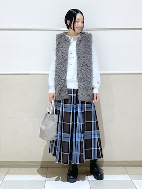 「Dessin（デッサン）のフェイクファージレ（ベスト、グレー系）」を使った、erikoさん（レディース・165cm）の秋コーディネート